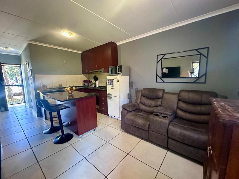 To Let 2 Bedroom Property for Rent in Buhrein Western Cape
